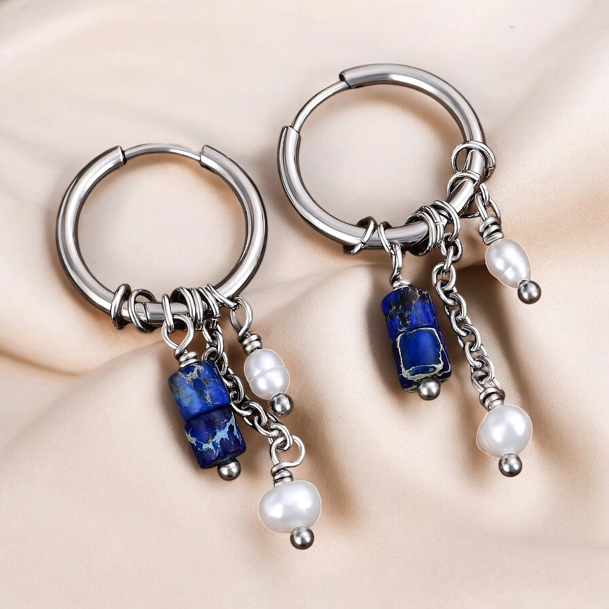 Boucles d'oreilles créoles goutte en lapis-lazuli argenté