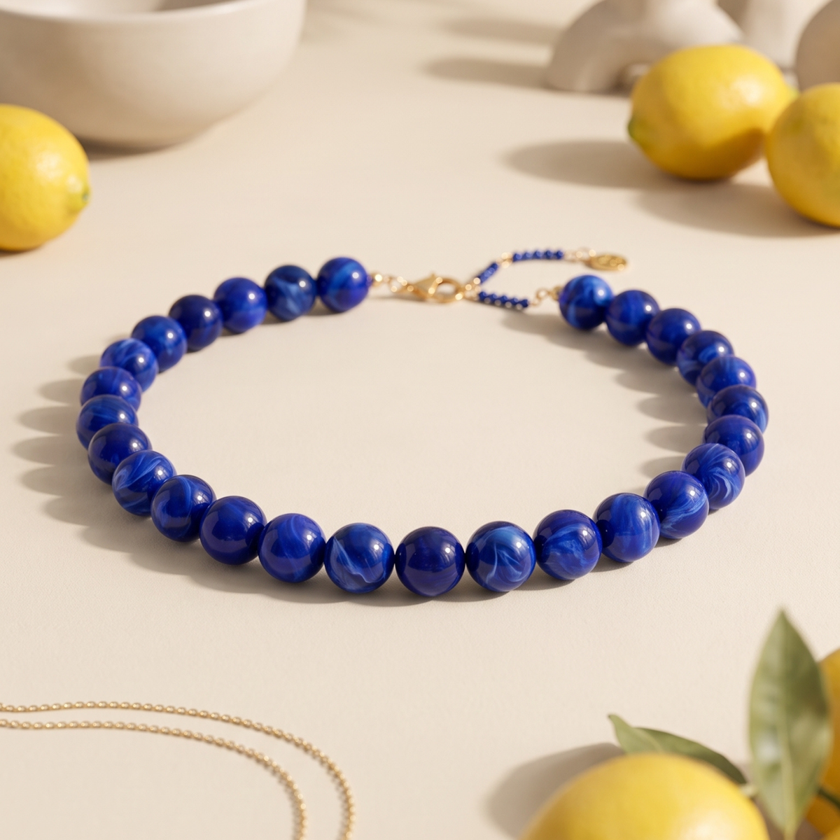 Massive blaue Perlenkette