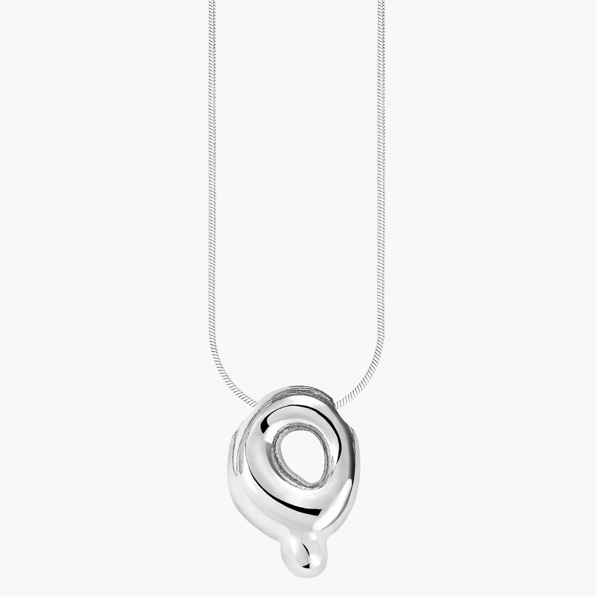 Collier initial en lettres bulles à éclat argenté