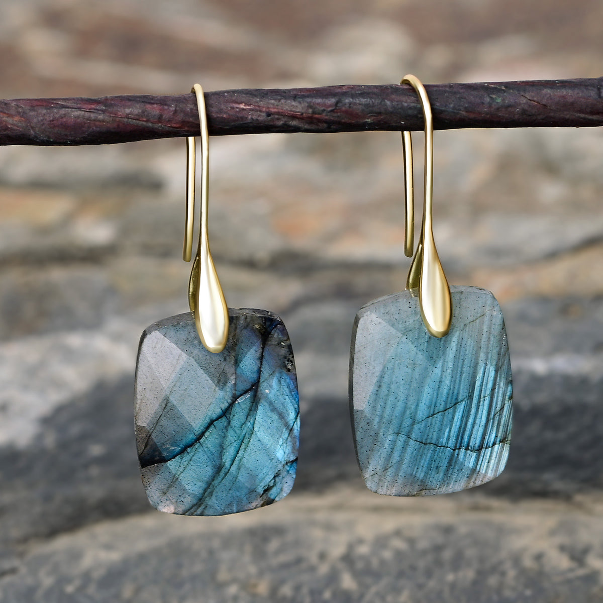 Boucles d'oreilles créoles à orbe tachetée Crimson Orbit