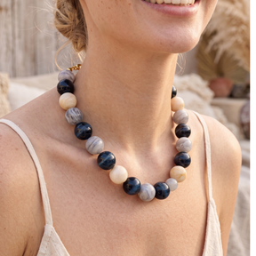 Collier gris épais à perles
