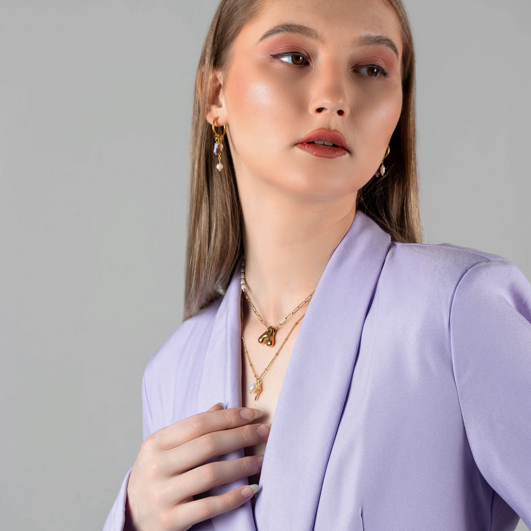 Collier avec initiales en forme de bulle dorée