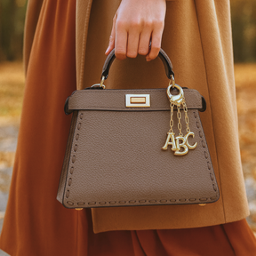 Schlüsselanhänger mit Initial-Buchstaben in Blasenoptik & Taschenanhänger