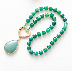 Collier cœur en agate vert émeraude