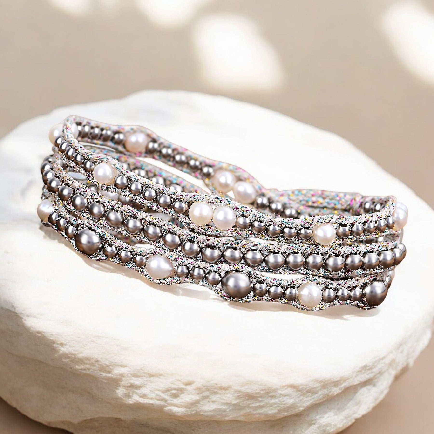 Bracelet enveloppant de protection en perle éclatante