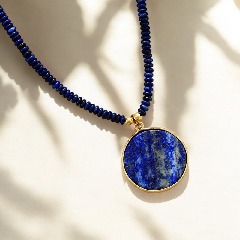 Collier apaisant en perles de lapis-lazuli
