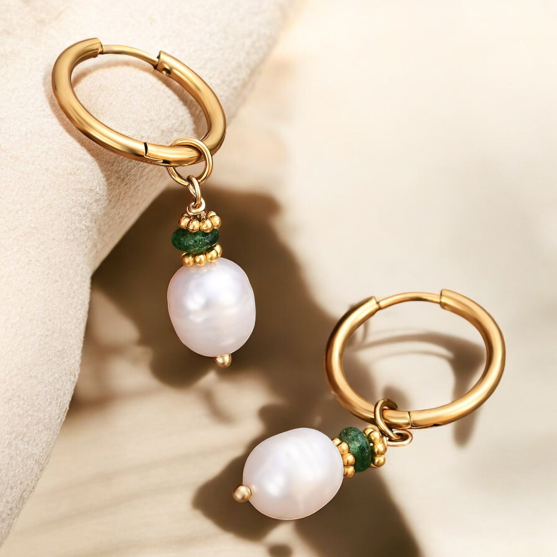 Goldene Grace Perle & grüne Achat Creolen